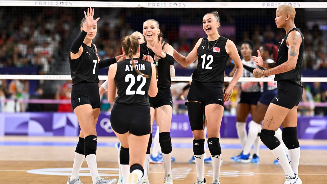 A Milli Voleybol Takımı, Paris 2024 Olimpiyat Oyunları'nda Bronz Madalya Mücadelesi Veriyor