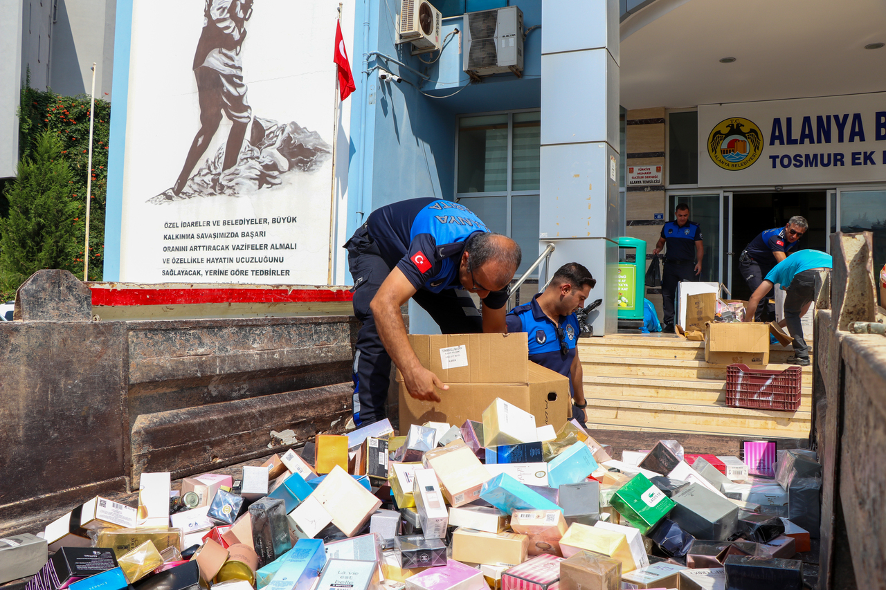 Alanya Belediyesi'nden Seyyar Satıcılara Sıkı Denetim