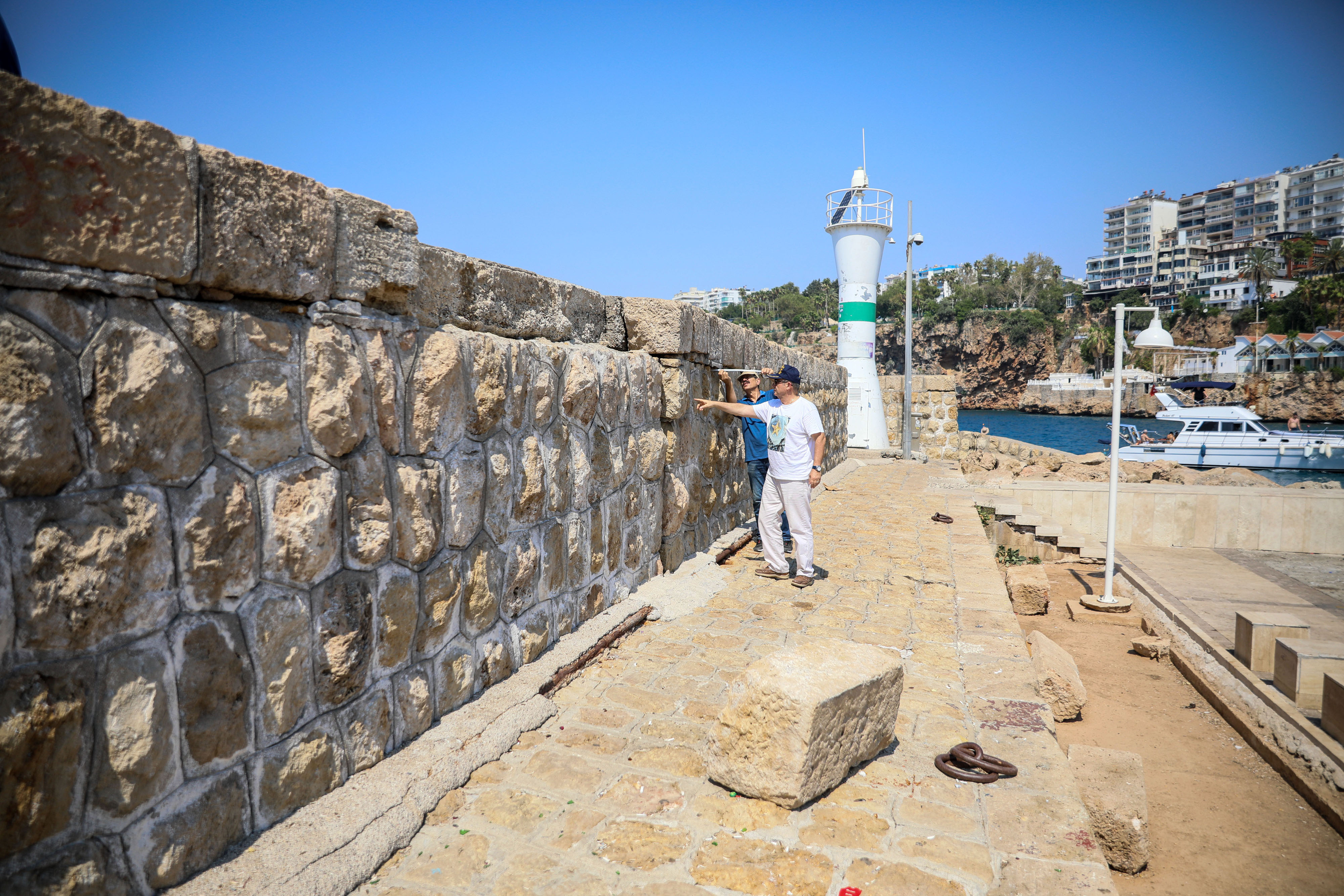 Antalya'nın Tarihi Kaleiçi Yat Limanı Yıkılma Tehlikesiyle Karşı Karşıya