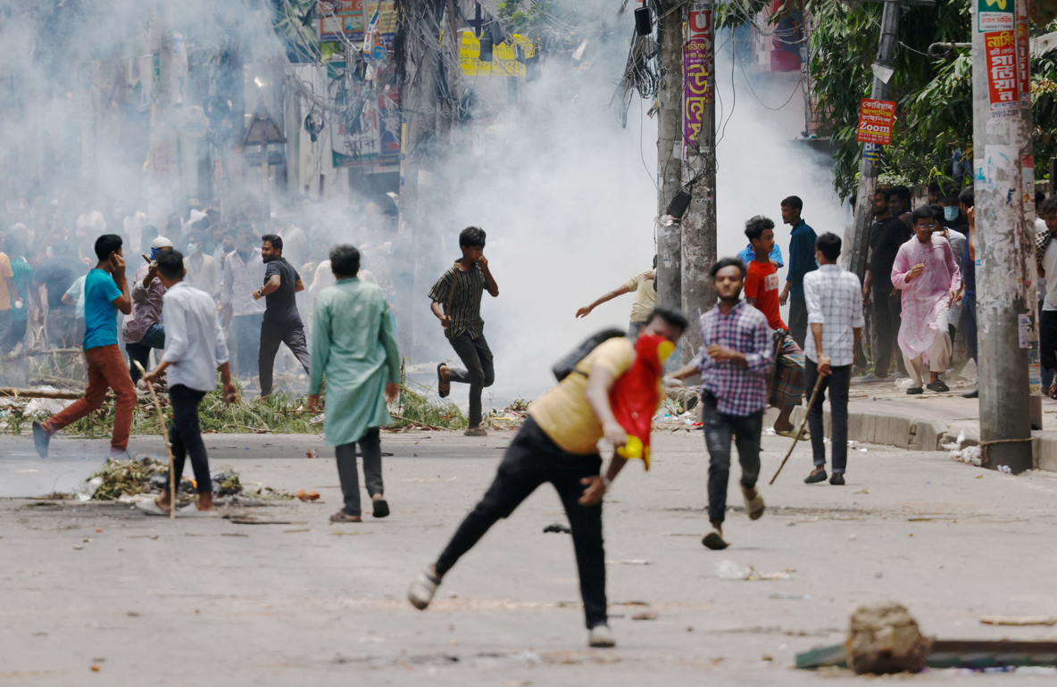 Bangladeş'te Siyasi Kriz ve Protestolar: Başbakan Hasina'nın İstifası Talep Ediliyor