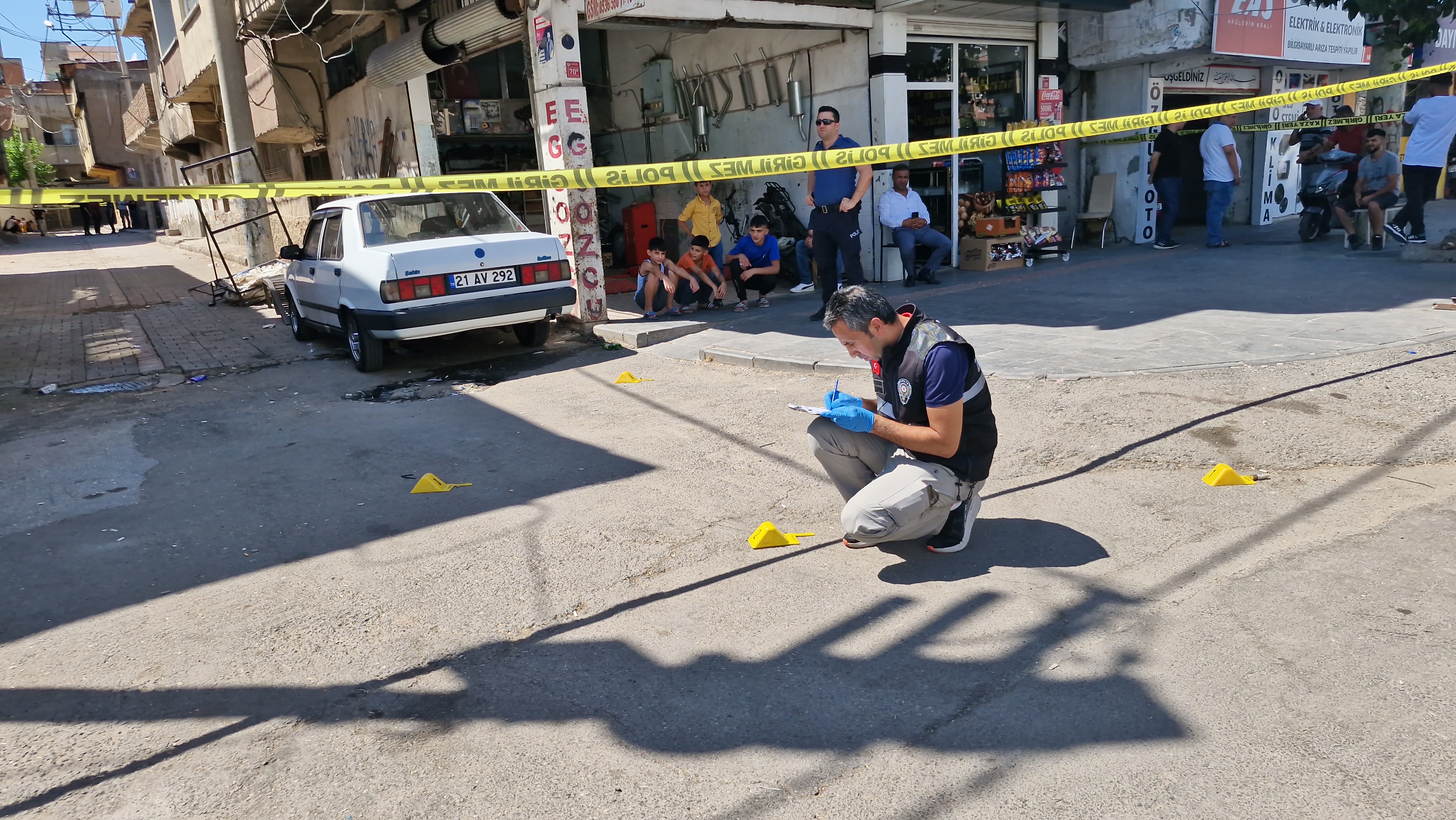 Diyarbakır'da Aileler Arasında Silahlı Kavga