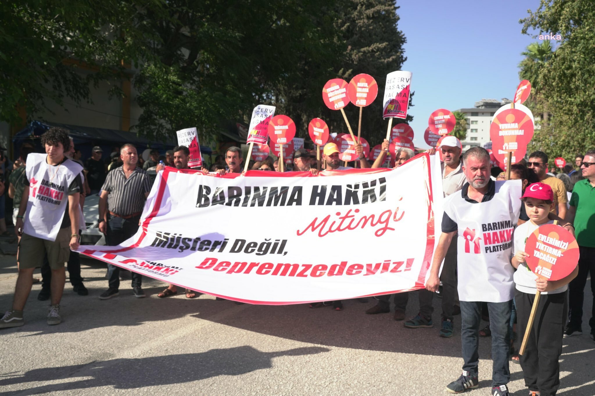 Hatay'da Barınma Hakkı Mitingi: Depremzedelerin Talepleri