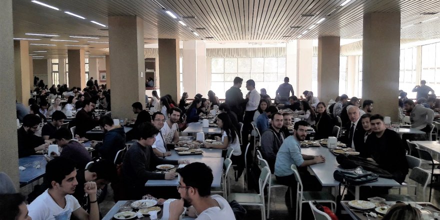 Sakarya Üniversitesi'nde Yemek Ücretlerine Şok Zam