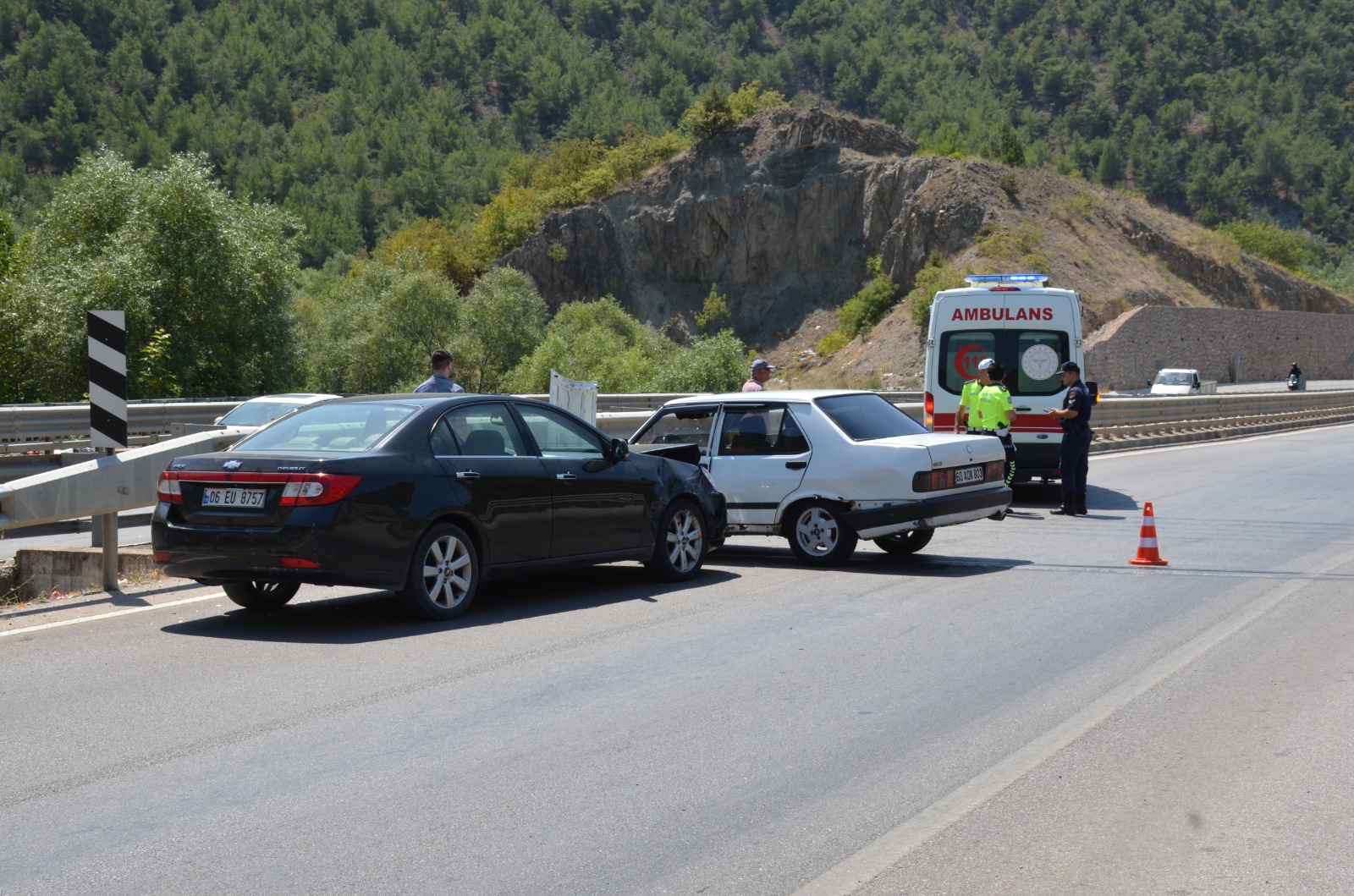 Amasya'da Trafik Kazasında Aile Yaralandı