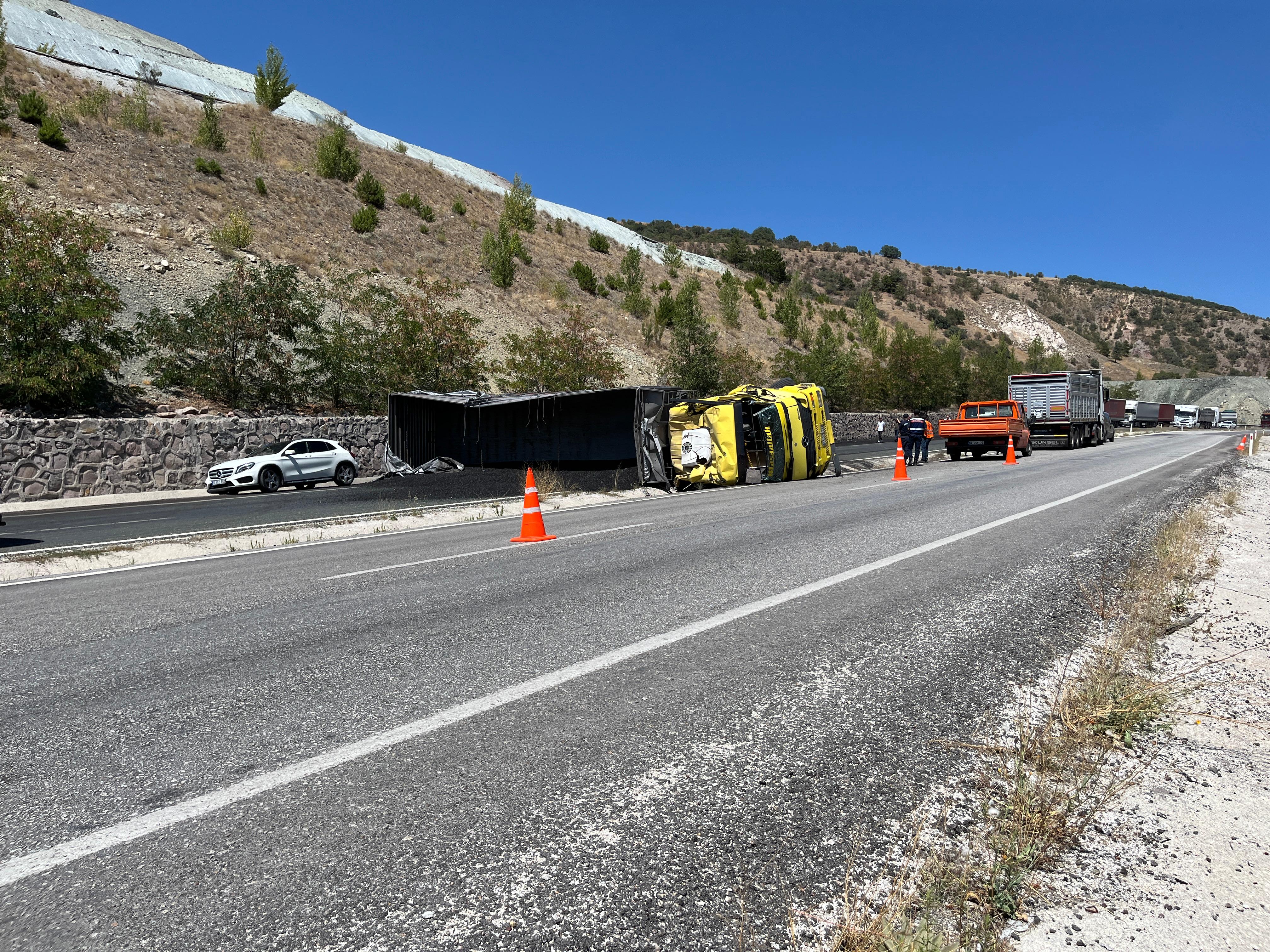 Çankırı'da Tır Kazası: Trafik Aksadı