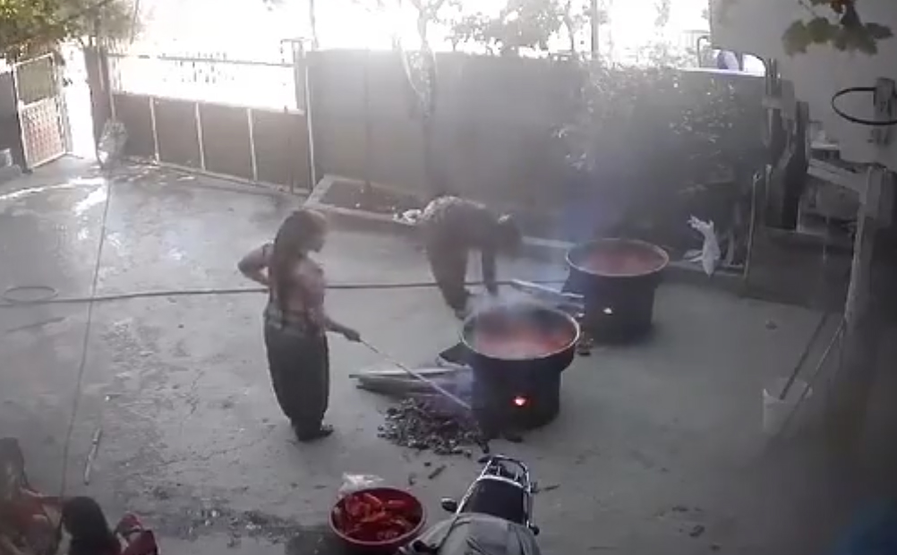 Hatay'da Geleneksel Salça Yapımı Sırasında Şok Olay