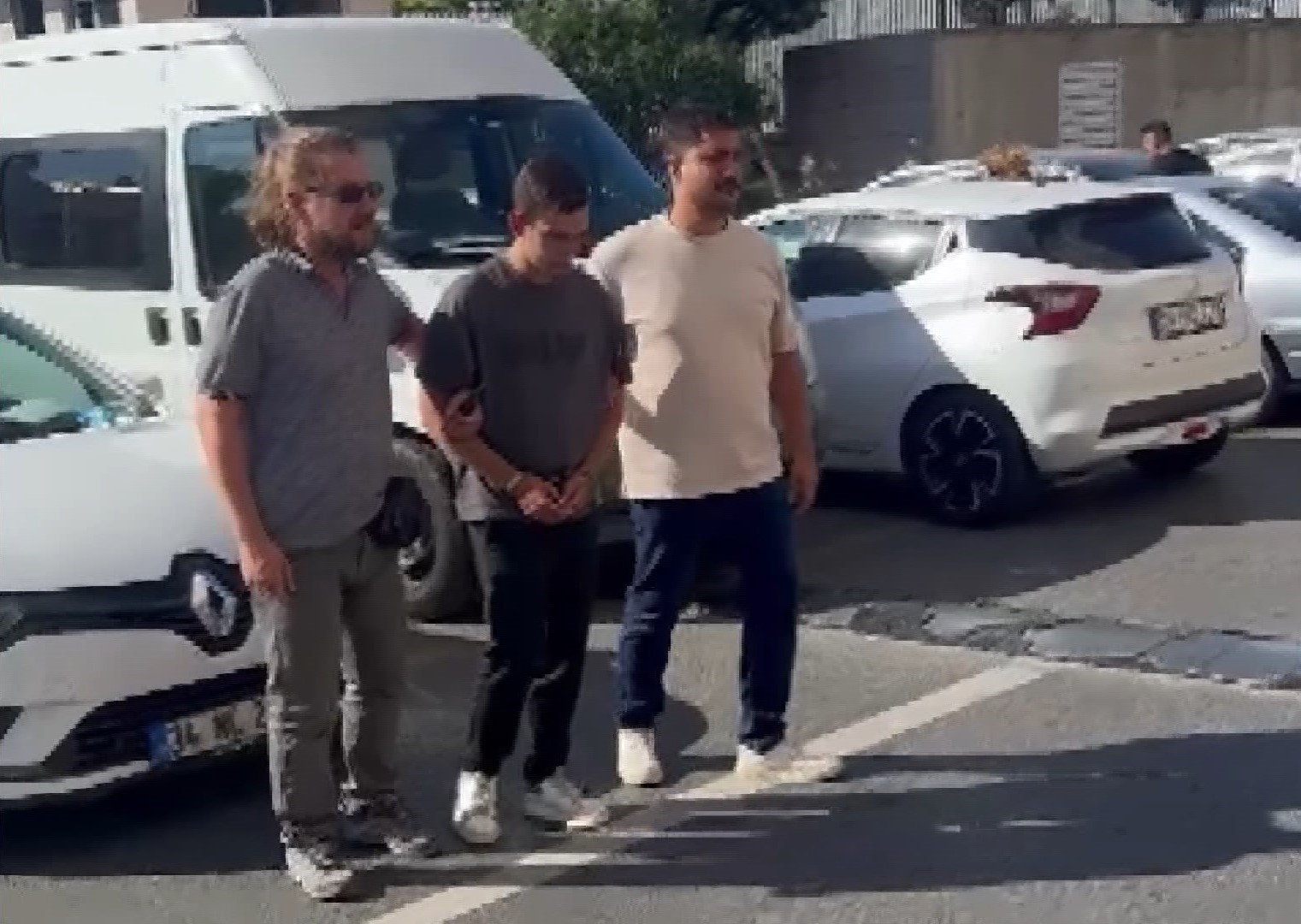 Kağıthane'de Motosikletli Kavga: Silahlı Saldırı ve Gözaltı