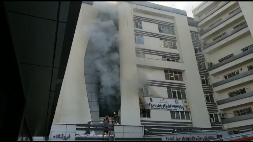 Tahran'da özel bir hastanede nedeni henüz belirlenemeyen büyük bir yangın çıktı