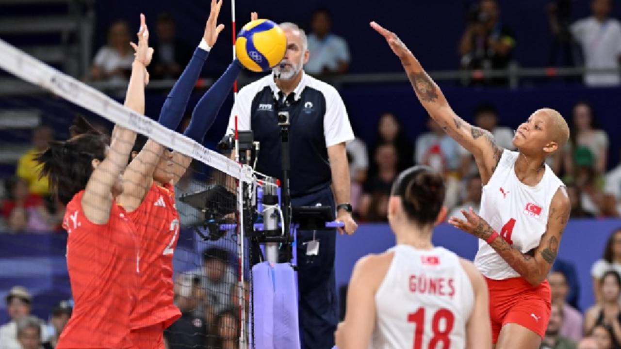 A Milli Kadın Voleybol Takımı Paris 2024'te Yarı Finale Yükseldi