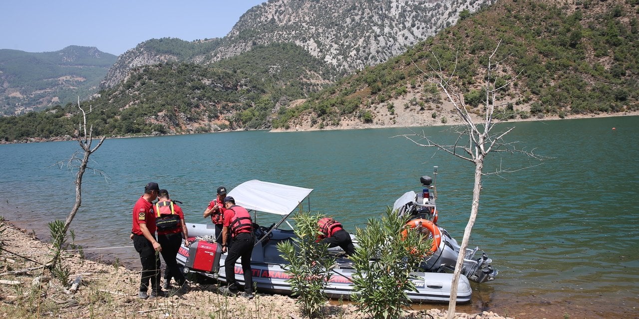 Adana'da Helikopter Kazası: Arama Kurtarma Çalışmaları Devam Ediyor