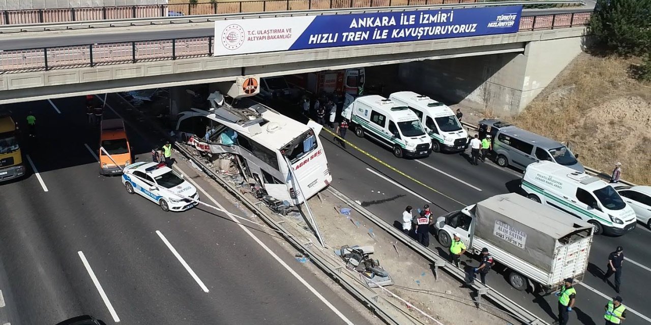 Ankara-Eskişehir Kara Yolunda Feci Kaza: 9 Ölü, 27 Yaralı