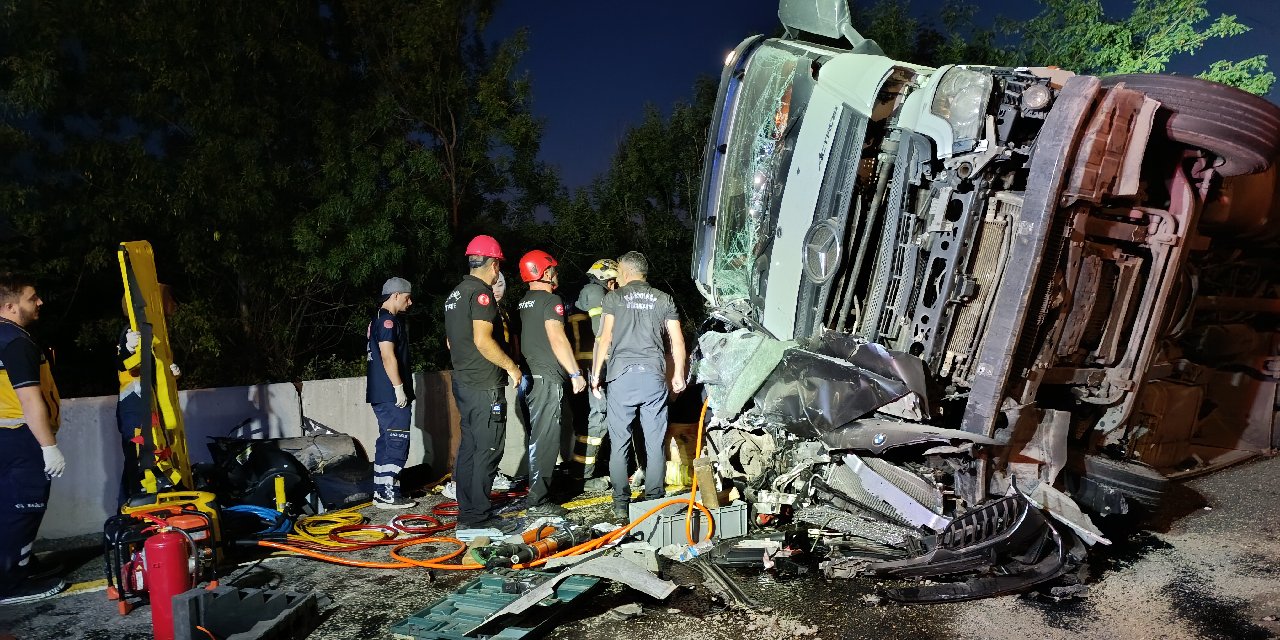 Bolu Dağı'nda Feci Trafik Kazası: 1 Kişi Sıkıştı