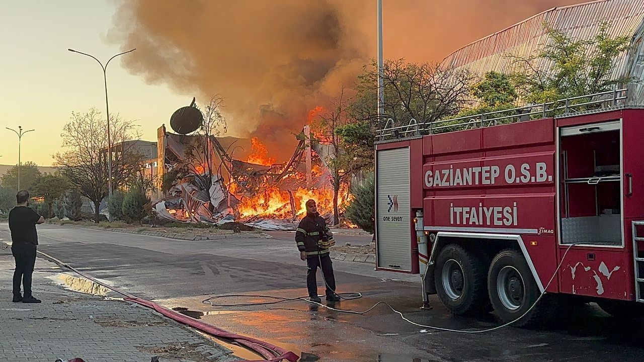 Gaziantep'te Halı Fabrikasında Yangın Çıktı