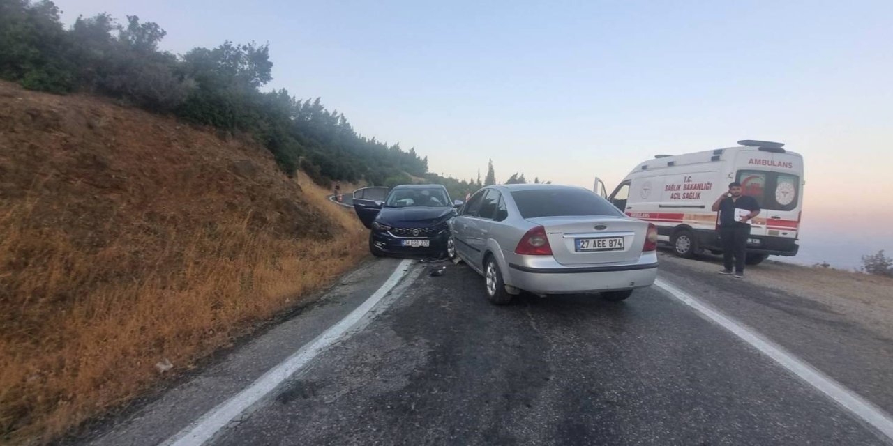 Gaziantep'te Kafa Kafaya Trafik Kazası: 6 Yaralı