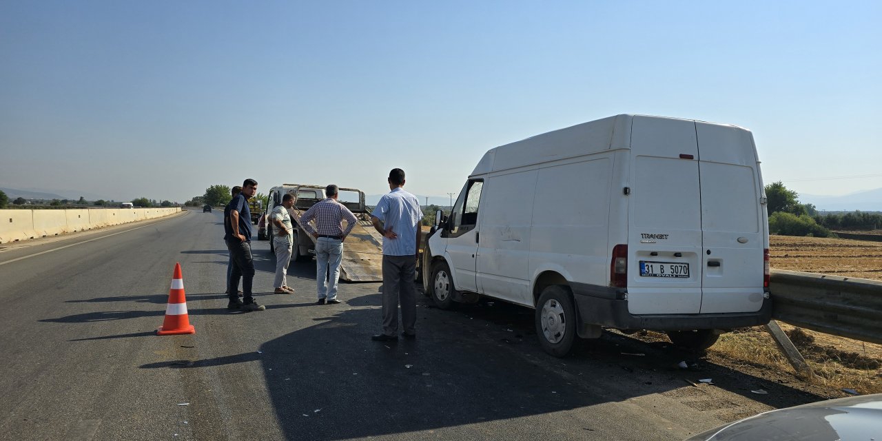 Hassa'da Trafik Kazasında 1 Ölü, 2 Yaralı