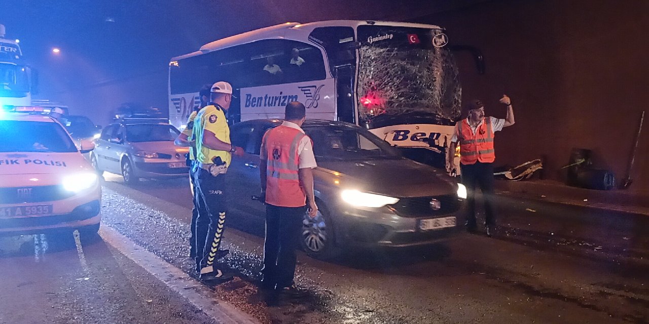 İzmit'te Zincirleme Trafik Kazası: 15 Yaralı