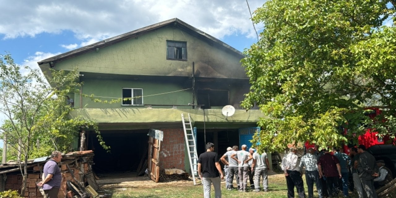 Karabük'te İki Katlı Evde Yangın Paniği