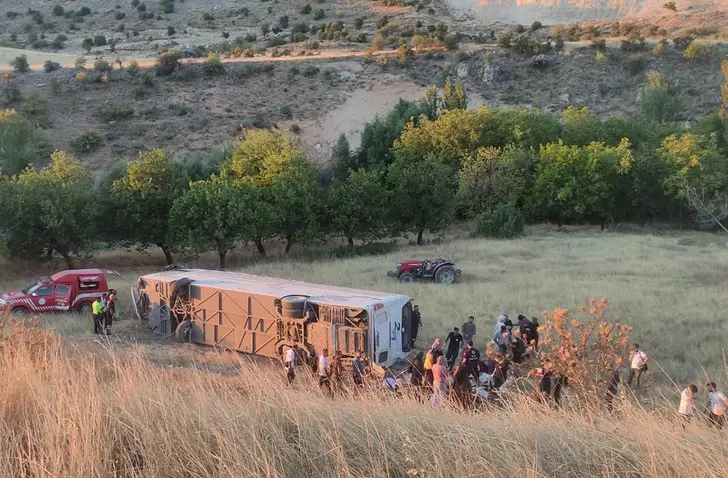 Malatya'da Yolcu Otobüsü Devrildi: 22 Yaralı