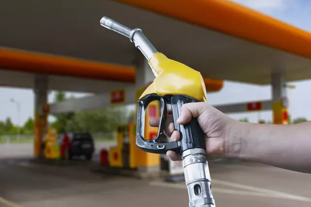 Petrol ve Dolar Kuru Üzerine Son Gelişmeler: Benzin Fiyatlarındaki Artış