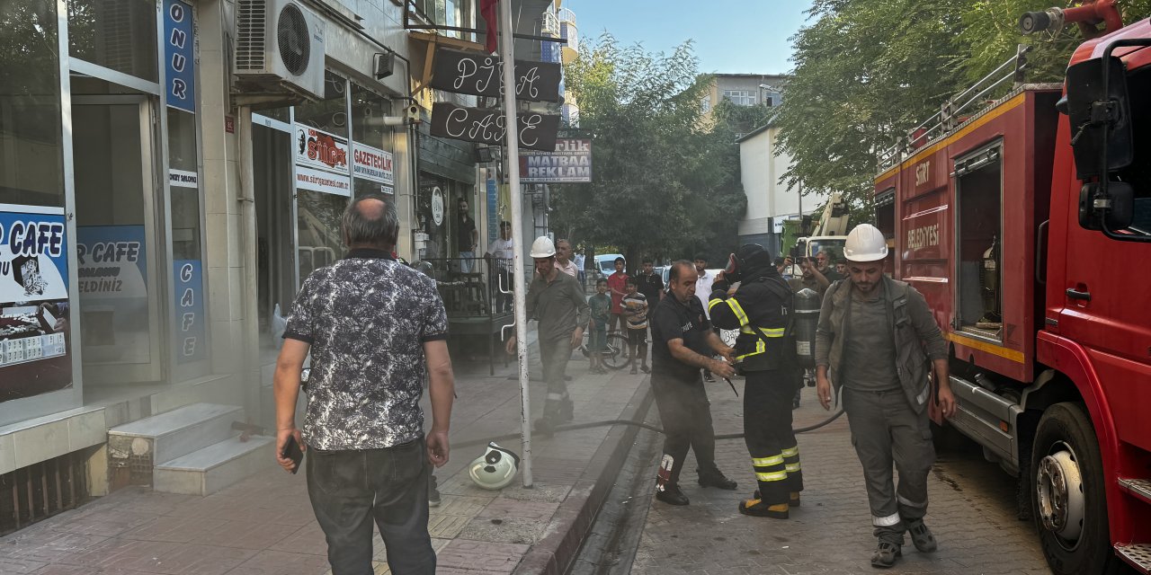 Siirt'te Büyük Yangın: İş Yerinde Ciddi Hasar