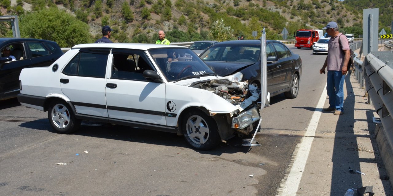 Amasya'da Trafik Kazasında Aile Yaralandı