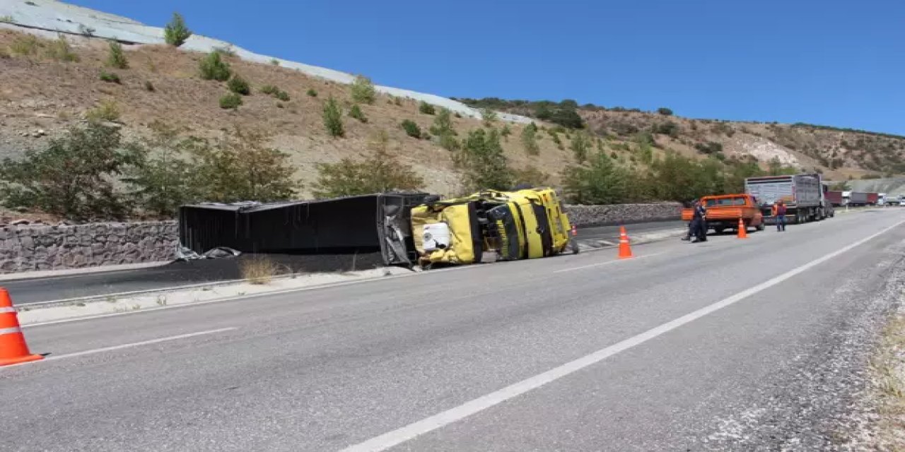 Çankırı'da TIR Kazası: Trafik Aksadı