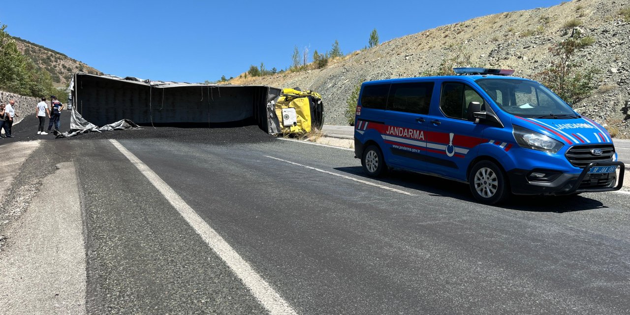 Çankırı'da Tır Kazası: Trafik Aksadı