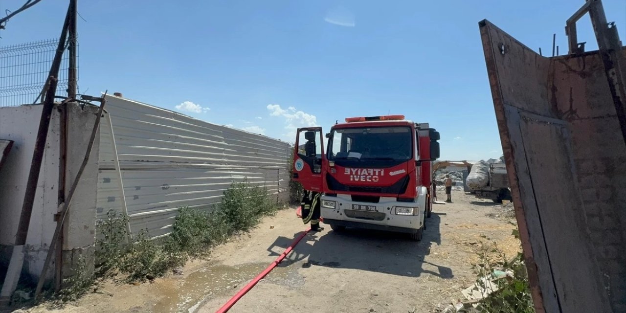 Çerkezköy'de Plastik Geri Dönüşüm Tesisinde Yangın Paniği