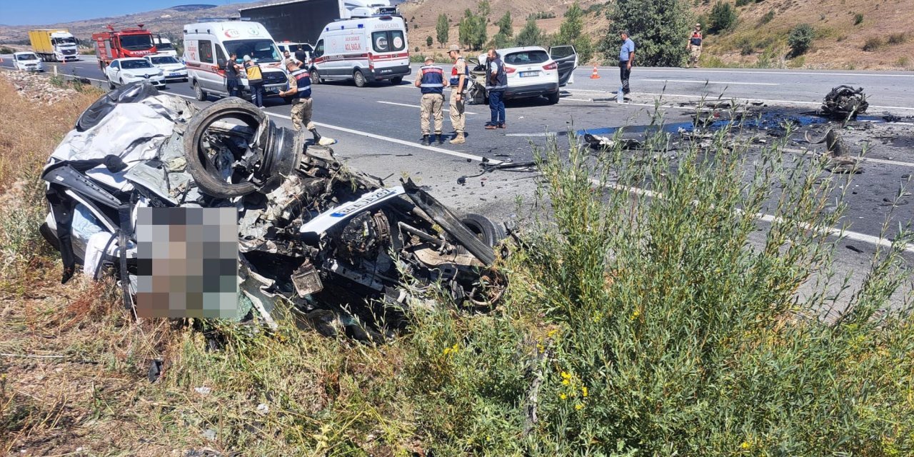 Erzincan'da Trafik Kazası: 3 Ölü, 4 Yaralı