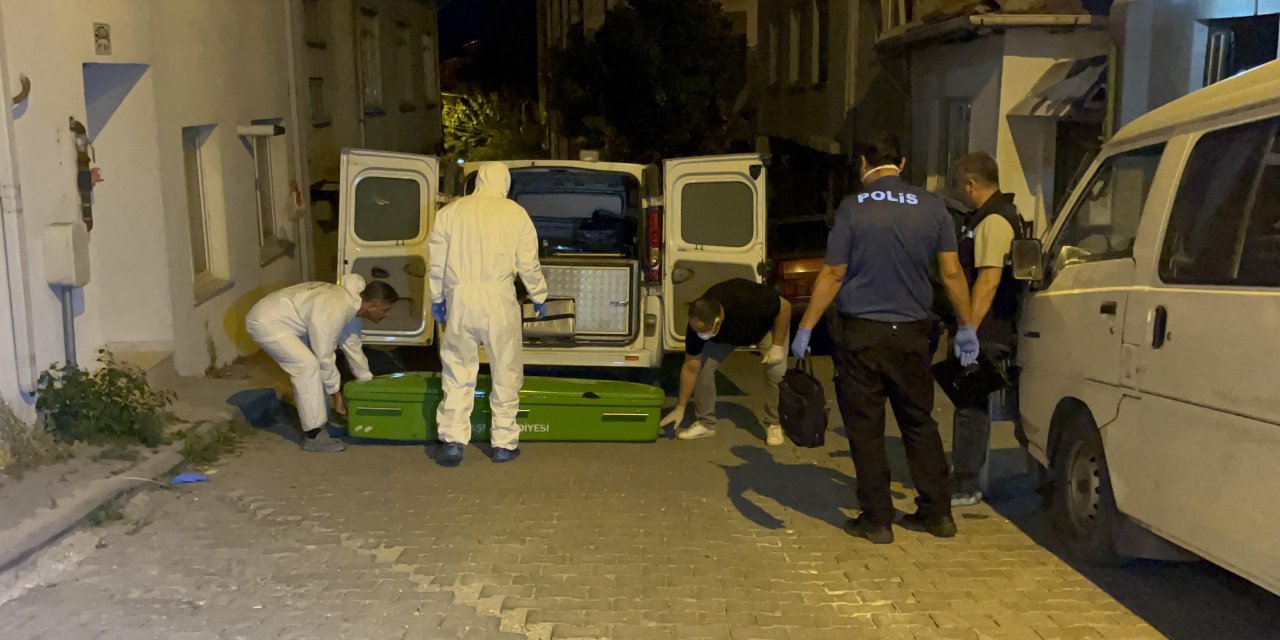 Eskişehir'de Apartmandan Gelen Kötü Koku Cansız Bedene Ulaşılmasına Neden Oldu