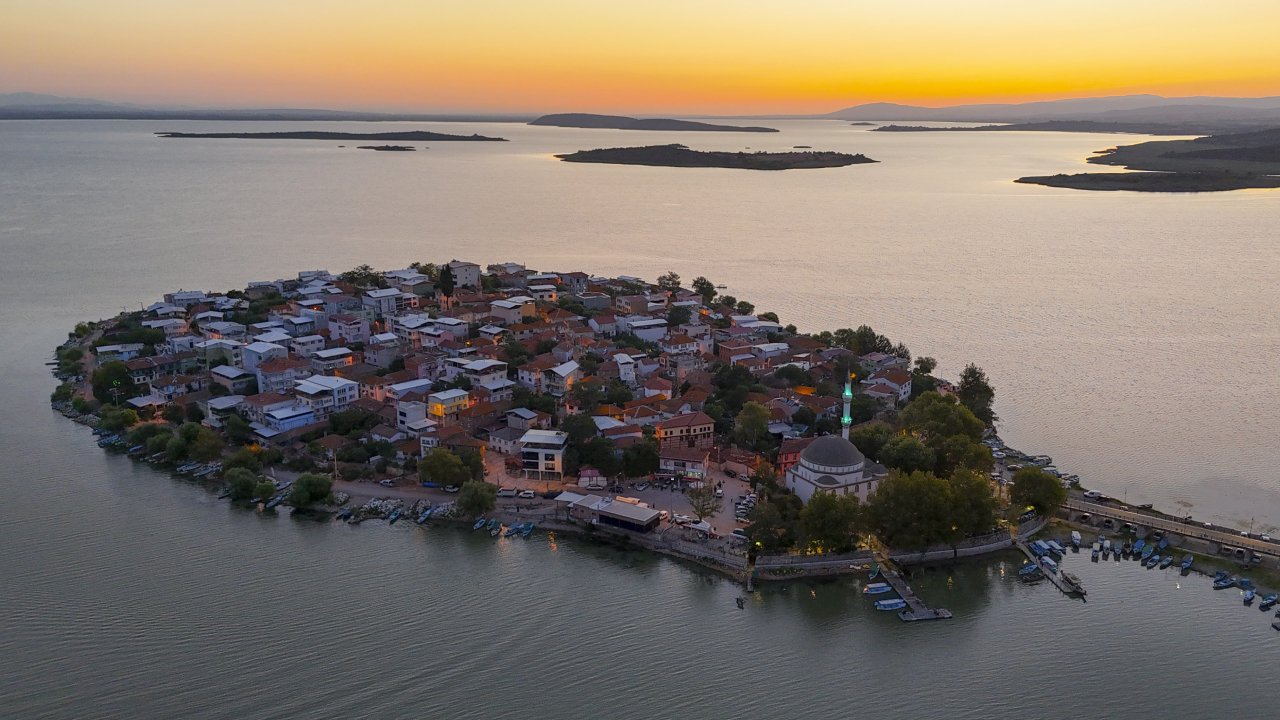 Gölyazı Mahallesi: Tarih ve Doğanın Buluştuğu Yer