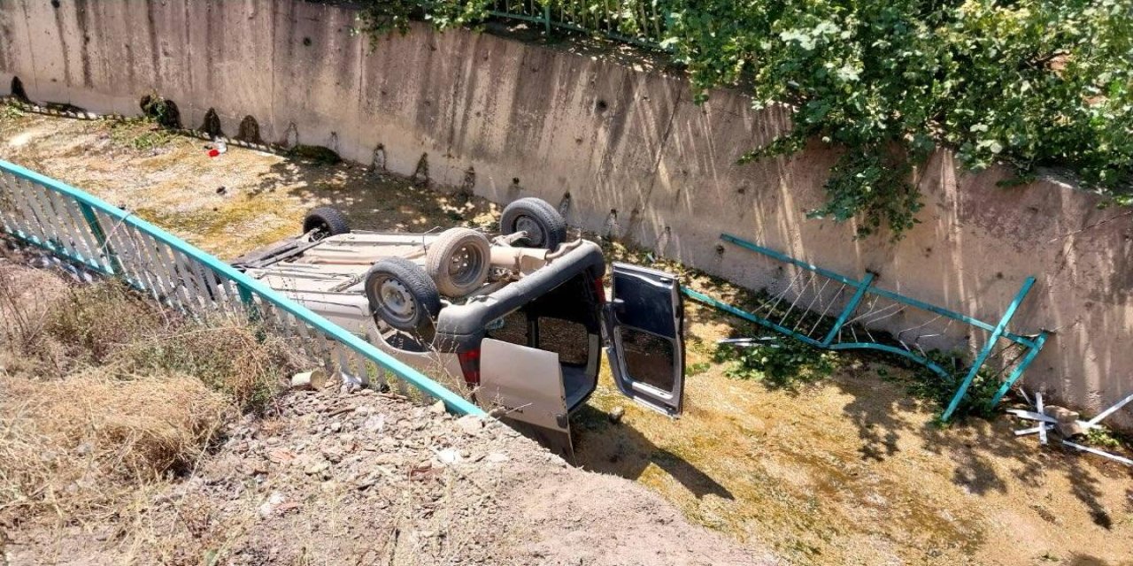 Gümüşhane'de Trafik Kazası: 1 Ölü, 2 Yaralı