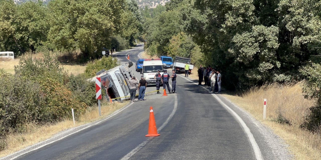 Kütahya'nın Domaniç İlçesinde Taş Yüklü Kamyon Devrildi: Sürücü Hayatını Kaybetti