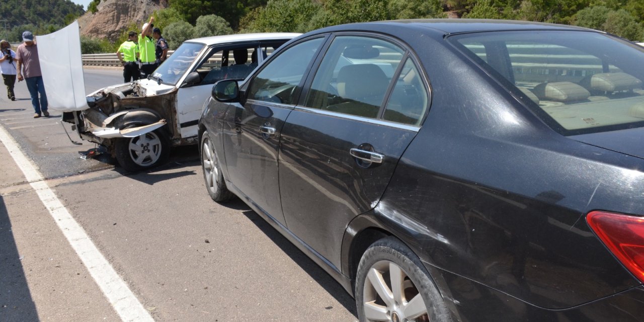 Taşova'da Trafik Kazası: 3 Yaralı